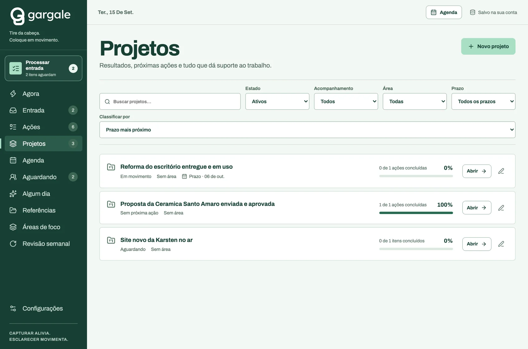 A lista de projetos com filtros de estado, acompanhamento e prazo, mostrando a saúde e o progresso de cada resultado.